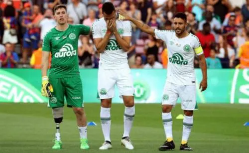 Chapecoense recibe homenaje ante el trofeo del Gamper