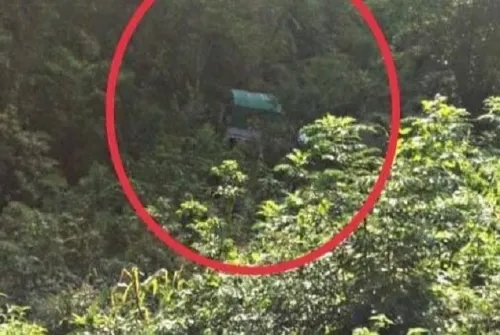 Camioneta cae a barranco en Huitzilan, hay cinco lesionados
