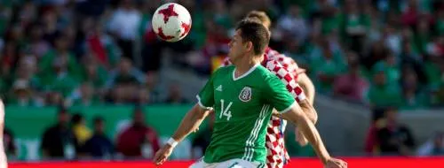 “Chicharito” hace historia en derrota de la Selección Azteca