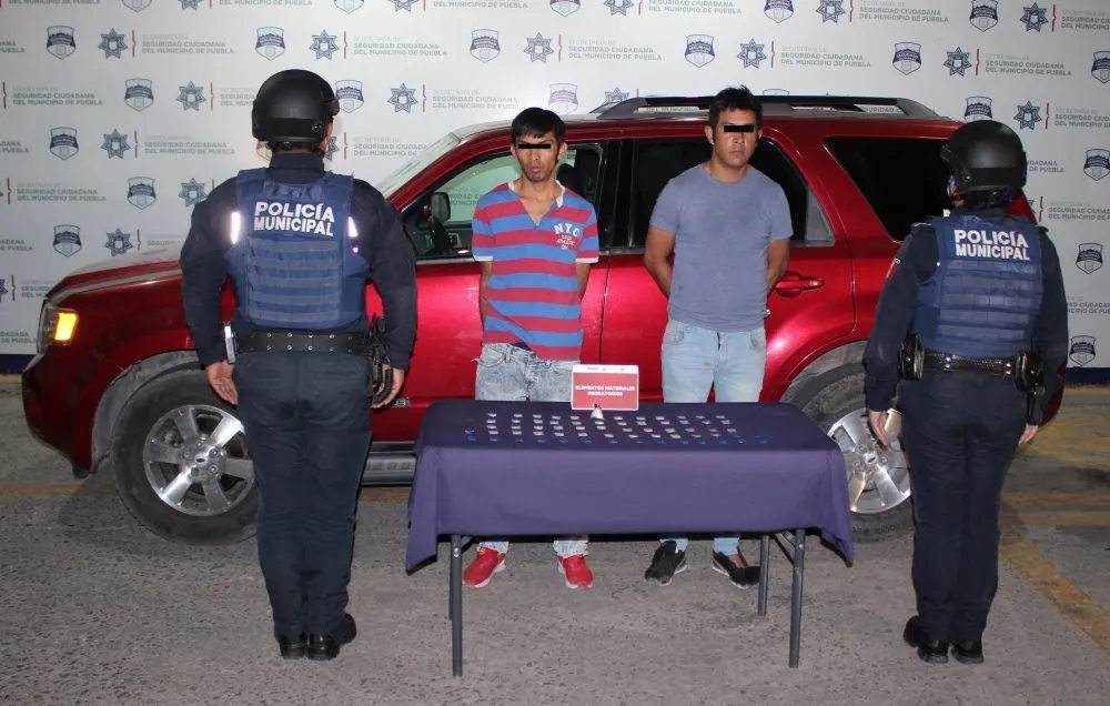 Omar “N.”, de 32 años de edad y Marcos “N.”, alias “El Flaco”, de 25 años de edad, presuntamente dedicados al narcomenudeo.