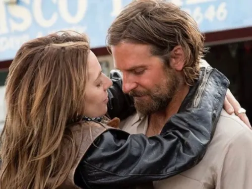 Captan a Lady Gaga saliendo de casa de Bradley Cooper