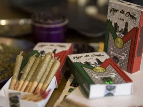 La primera cajetilla mexicana con cigarros de marihuana