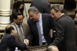 Con abstención del PRI, diputados aprueban Ley Orgánica Municipal