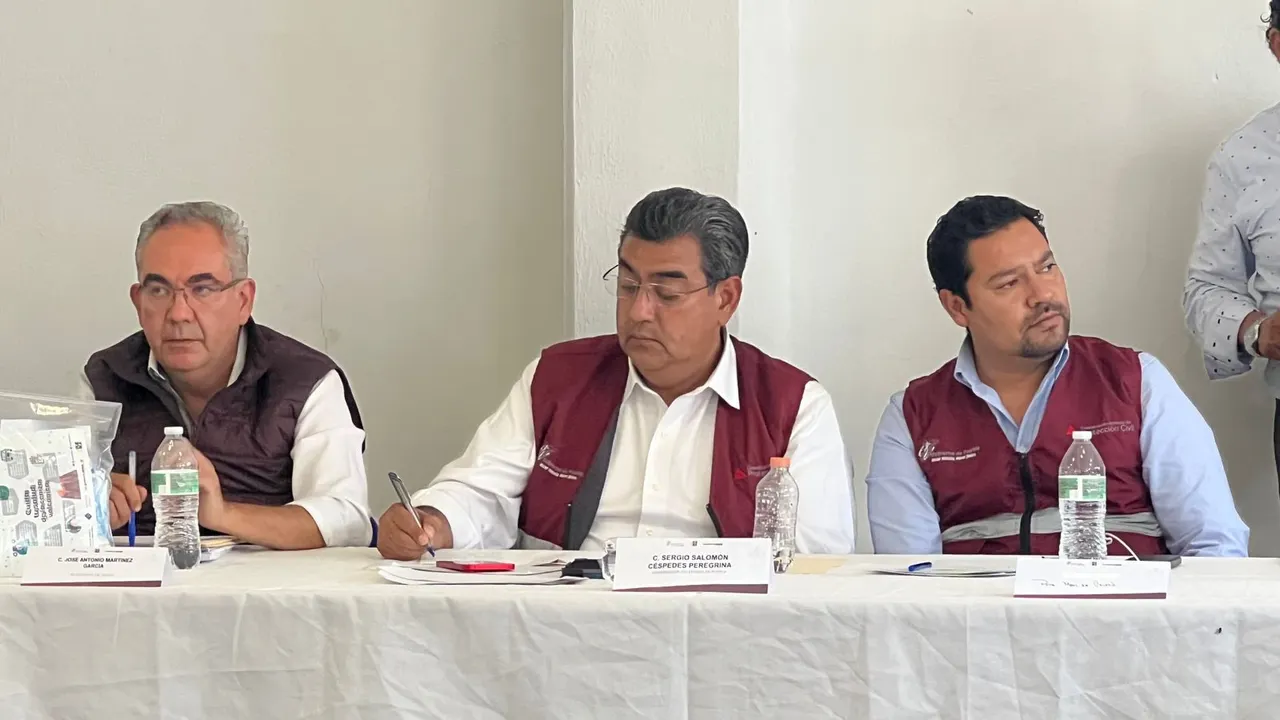 Gobernador, Sergio Salomón Céspedes en su visita a Calpan/ Foto: Twitter @SergioSalomonC