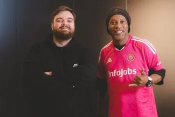 El astro Ronaldinho jugará en la Kings League con el Porcinos FC de Ibai Llanos