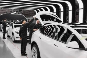 Tesla abre vacantes en México, una de ellas como conductor; aquí los requisitos