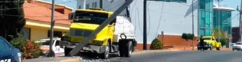 Pipa se impacta contra poste de luz en Las Ánimas