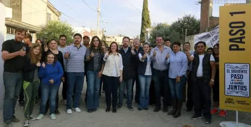 Luis Banck arrancó la pavimentación de una vialidad más y entregó apoyos invernales en San Jerónimo