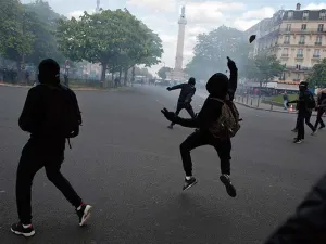 Se desata la violencia en Francia por cambios a la ley laboral