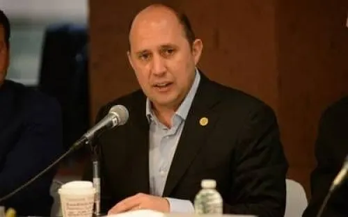 Llama Fernando Manzanilla a destinar recursos extraordinarios para apoyar a migrantes