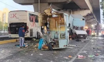 Choque de camión de pasajeros en la autopista México–Puebla deja al menos cinco lesionados