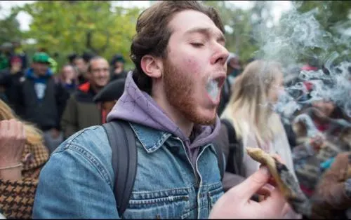 Fabricante de cigarros se lanza al mercado de la mariguana