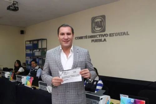 RMV refrenda su militancia en el PAN