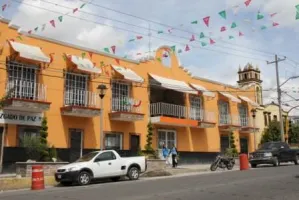 Gente de Totimehuacán amaga con quemar maquinaria de construcción