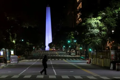 Argentina, primer país de la región en ordenar cuarentena obligatoria
