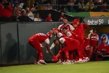 Adiós Pericos: Diablos Rojos derrotan 9-3 y avanzan a la Serie Final de la Zona Sur