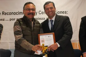 Municipio recibe reconocimiento como institución comprometida con la educación