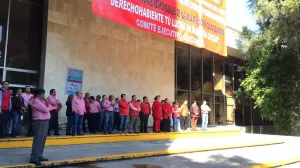 Empleados de San Alejandro realizaron paro de labores