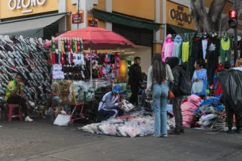 Ayuntamiento de Puebla autoriza más de 300 permisos a vendedores ambulantes por temporada navideña