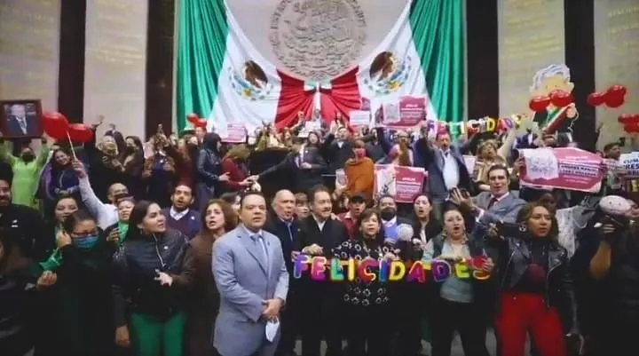 Cumpleaños congreso AMLO