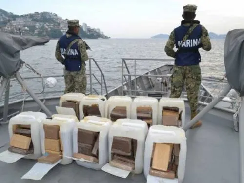 Semar asegura cocaína y gasolina al sur de Acapulco, Guerrero