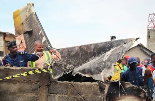 Avión choca contra casa en el Congo y deja 23 muertos