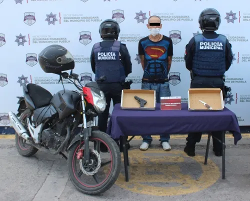 Oportunamente, detuvo policía municipal de Puebla a hombre por portación de instrumentos prohibidos
