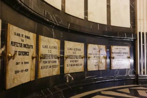 Catedral exhibe reliquias de arzobispos y obispos