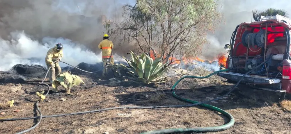 Fuerte incendio consume talachería en Tecamachalco; humo se observó a ...