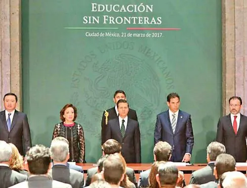 México simplifica el ingreso de dreamers; Peña Nieto promulga ley de educación
