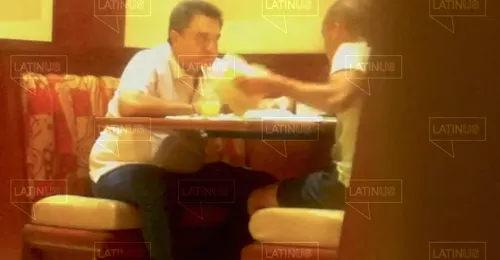 Exhiben a Pío López Obrador recibiendo dinero para la campaña de su hermano AMLO