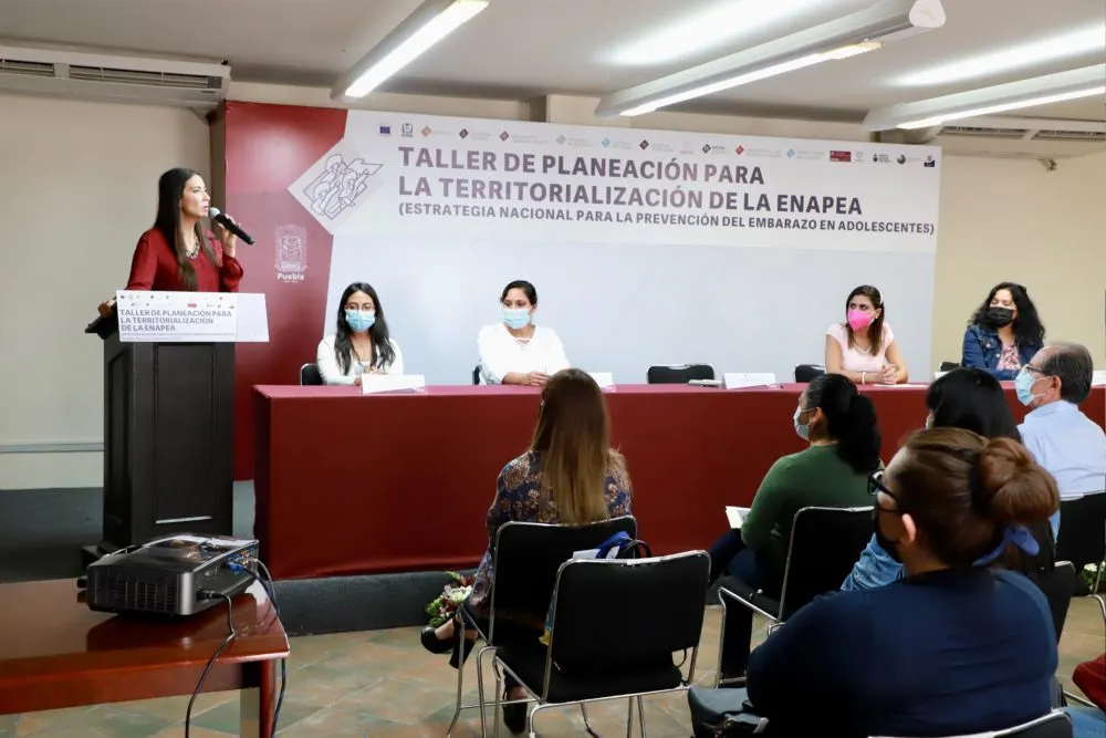 En SEDIF, especialista imparte taller para prevenir embarazo en adolescentes