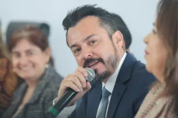 García Parra señala que Guadalupe Cuautle solicitó mil millones de pesos para pavimentar 8 calles en San Andrés Cholula