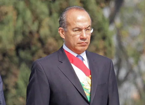 Le tocan las golondrinas a Felipe Calderón en Zacatecas