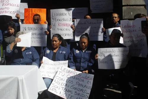 Pachequistas siguen manifestándose contra el Ayuntamiento de Puebla