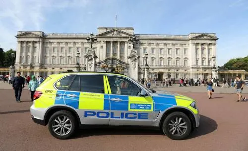Investigan ataque con espada a policías cerca del Palacio de Buckingham