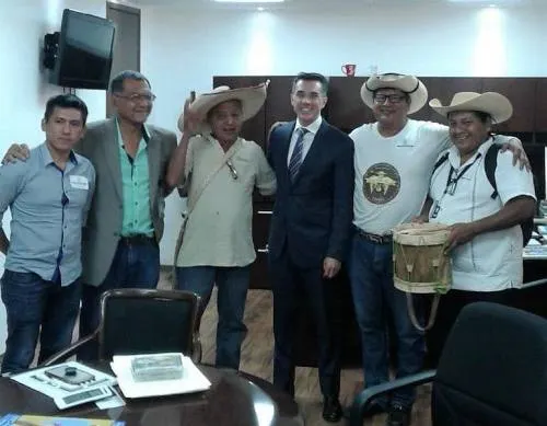Confunde Sergio Mayer Tierra Colorada con Tierra Caliente
