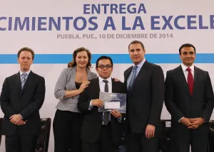 Gobierno del estado premia con 23.7 mdp a burócratas
