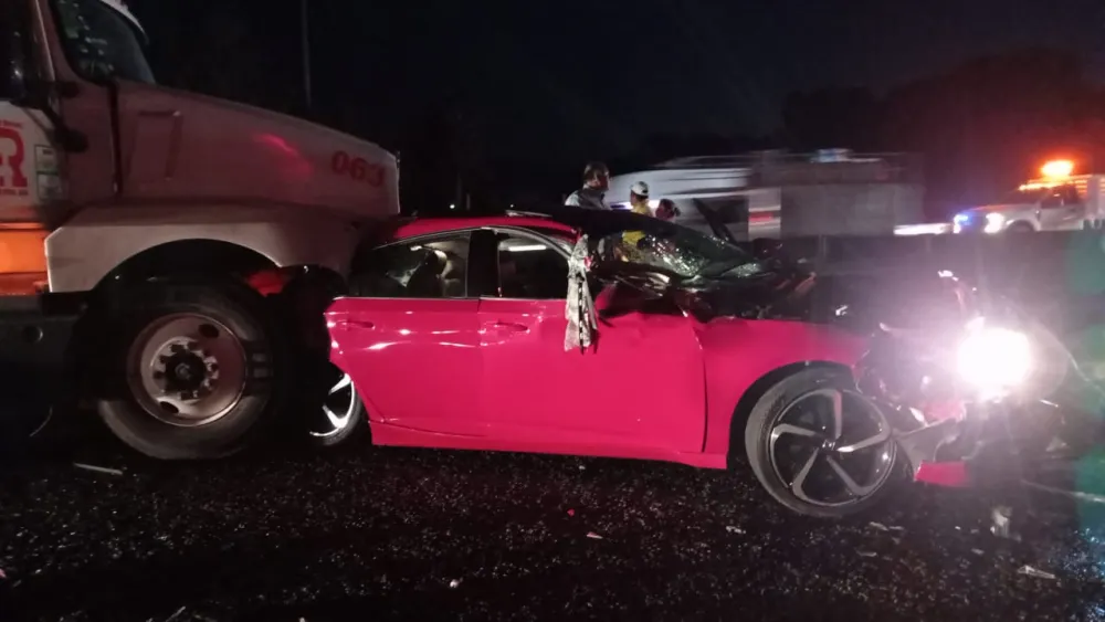Trailer choca con dos automóviles en la autopista Orizaba-Puebla