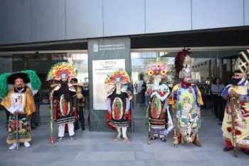 Congreso de Puebla recibe el convite del Carnaval de Huejotzingo 2026