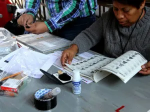 Capitalinos acuden a histórica elección del Constituyente