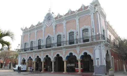 Vinculan a proceso y dan prisión preventiva a 23 personas que usurpaban funciones en Tehuacán