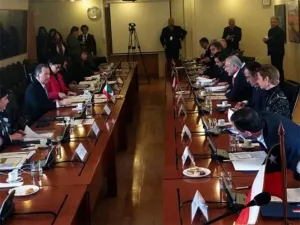 Canciller presume en Chile baja de violencia en México