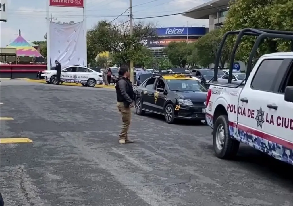 Detienen a dos ladrones tras asalto a pastelería La Zarza en bulevar Norte