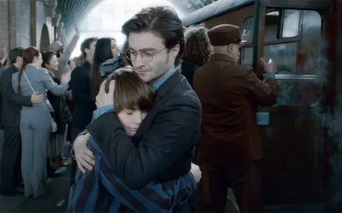 #19YearsLater: celebran partida del hijo de Harry Potter a Hogwarts