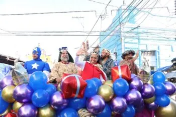 Llegan los Reyes Magos al pueblo mágico de Atlixco ante la presencia de 50 mil personas