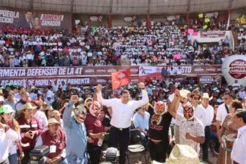Alejandro Armenta encabeza verbena y se pronuncia a favor de recuperar el tren México-Puebla