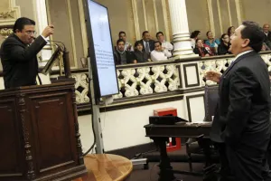 Con ridículo entre Alonso y Cotoñeto concluyó legislatura