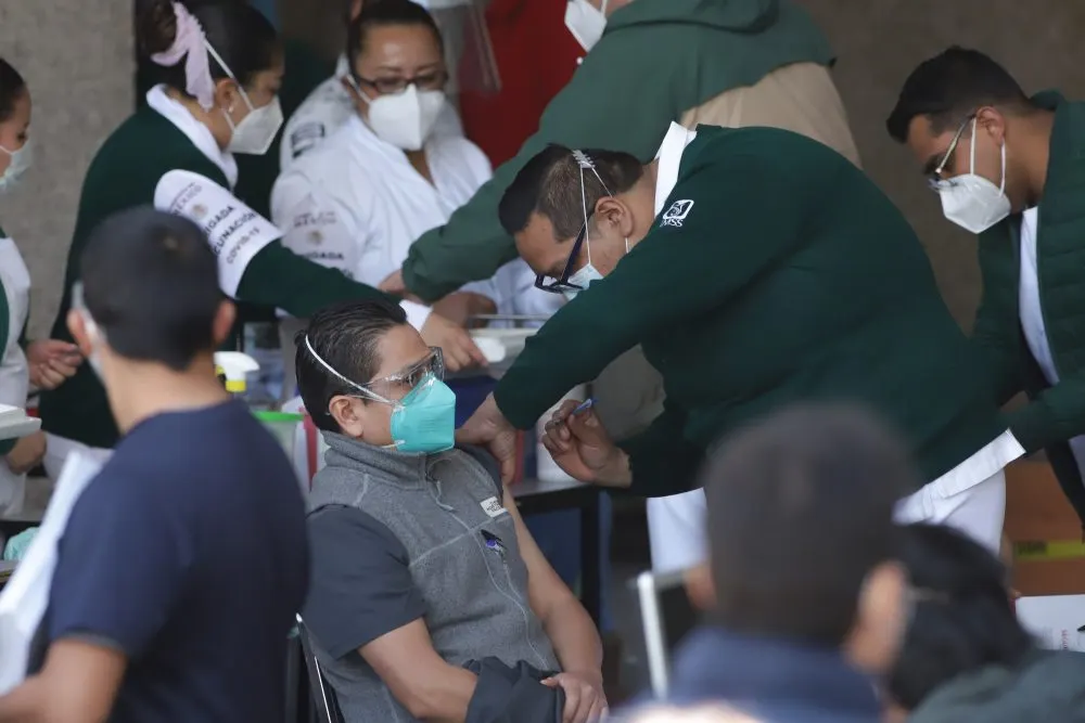 Más de 32 mil trabajadores de sector Salud en Puebla están vacunados contra el Covid-19