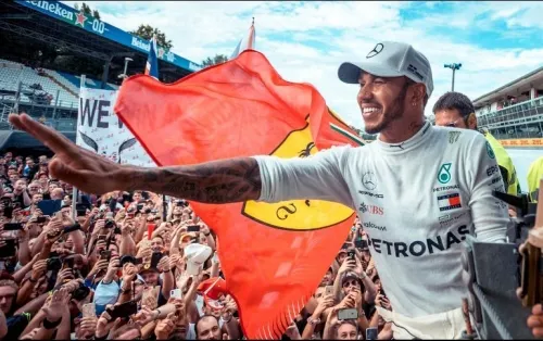 Hamilton dice que estudiará ”las diferentes opciones” para 2021